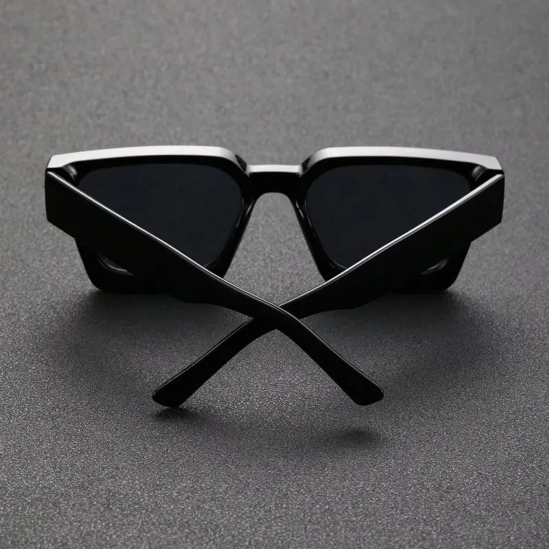 Unisex square frame